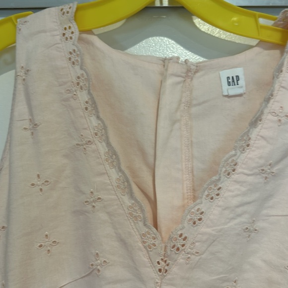 Gap peach eyelet dress size 4. - Picture 8 of 12